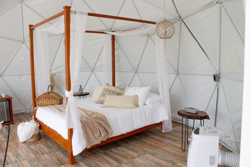 Postel nebo postele na pokoji v ubytování Orange Glamping