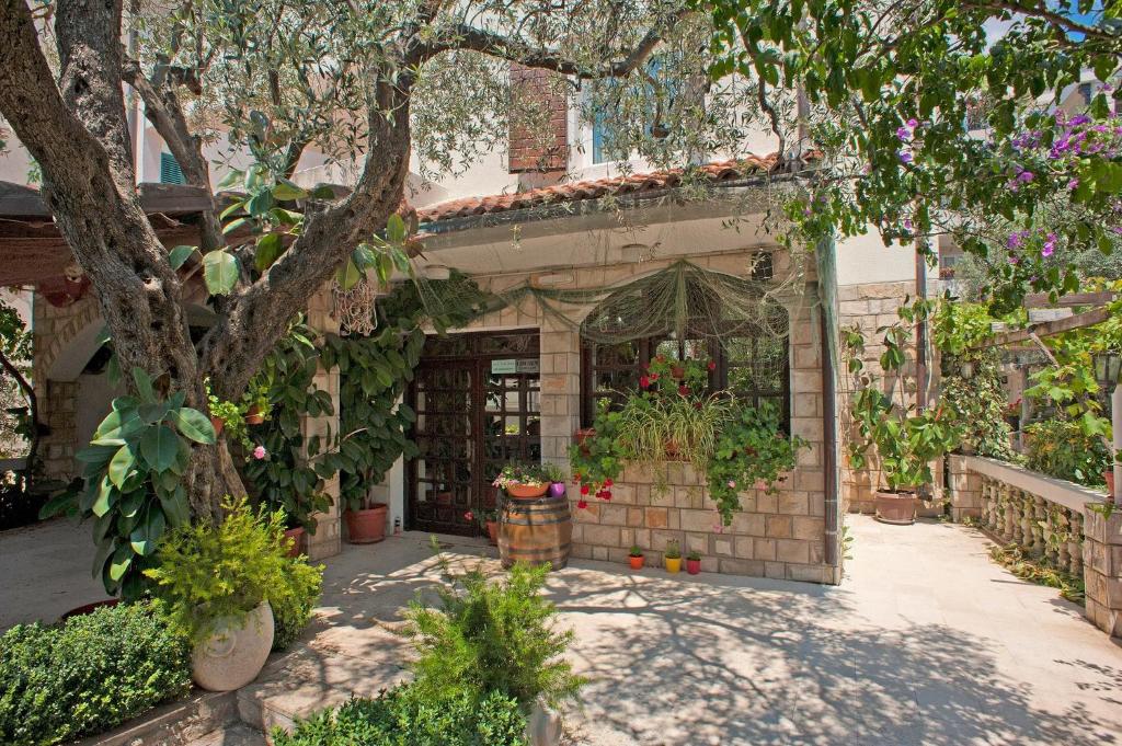 Zahrada ubytování Guest House Maslina