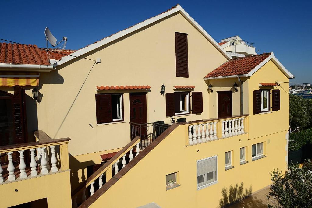 Budova, v ktorej sa apartmán nachádza