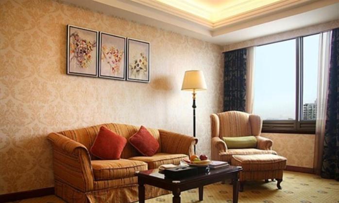 Posezení v ubytování Ramada Plaza Tianlu Hotel