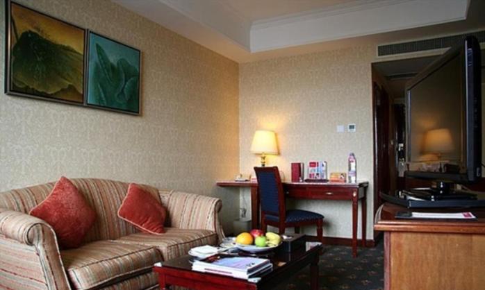 Posezení v ubytování Ramada Plaza Tianlu Hotel