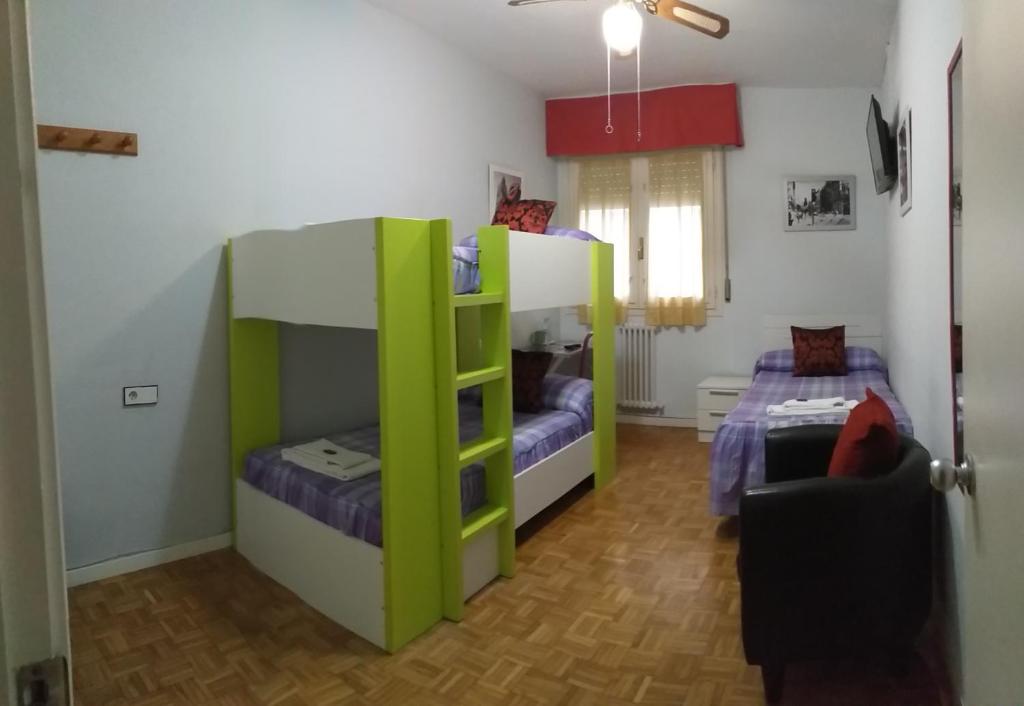 Postel nebo postele na pokoji v ubytování Pensión Pamplonabeds
