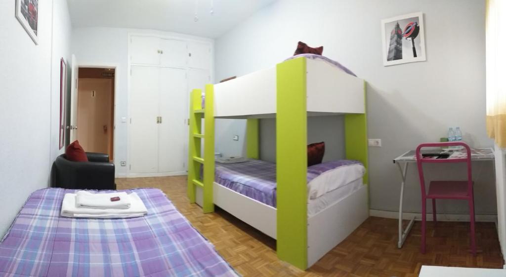 Postel nebo postele na pokoji v ubytování Pensión Pamplonabeds