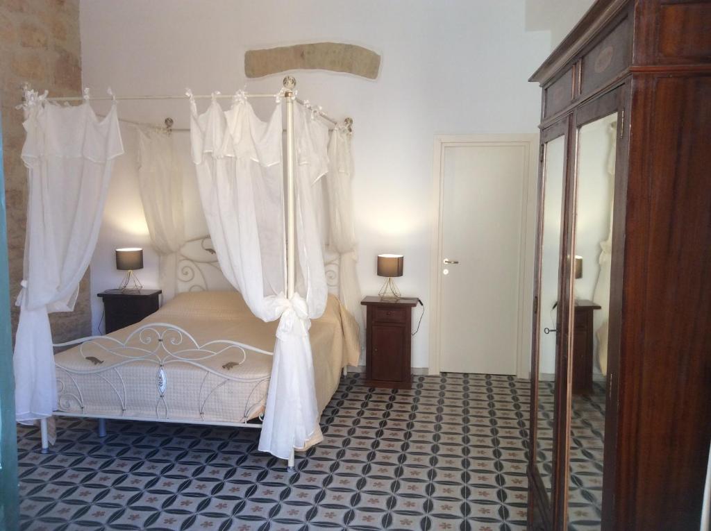Łóżko lub łóżka w pokoju w obiekcie Charme in centro - Tourist rental