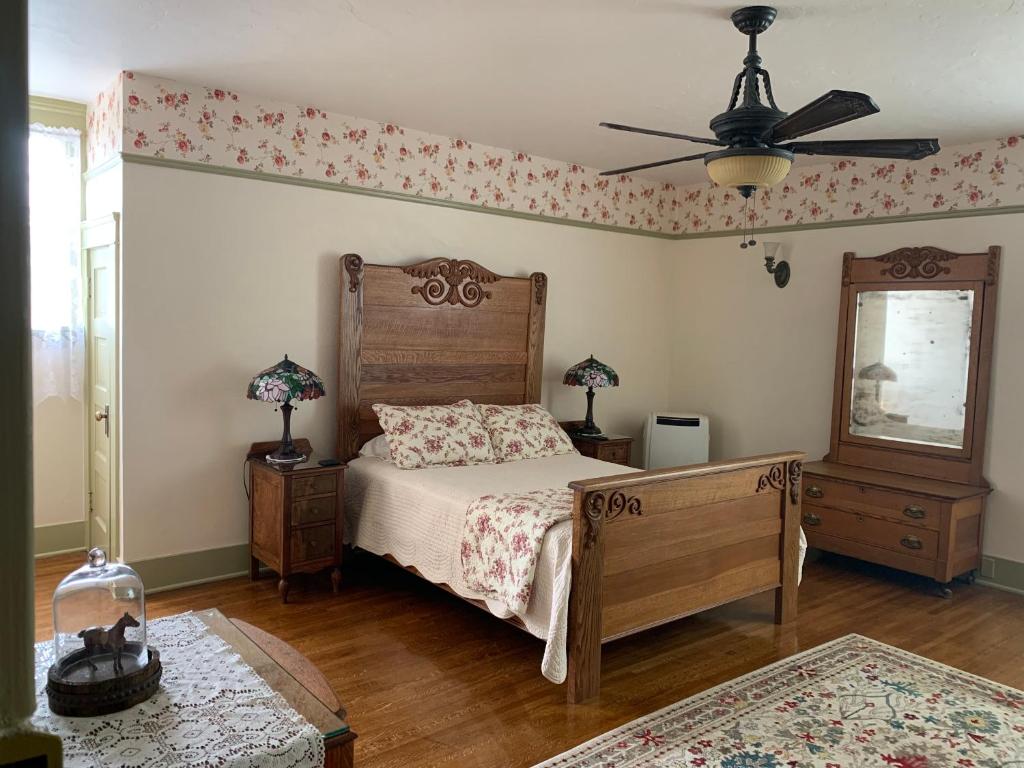 Mount Shasta Ranch Bed and Breakfast - 双人间 - 带私人浴室