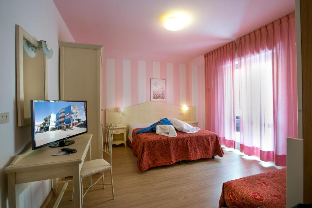 Hotel Le Soleil - Habitación Triple Con Balcón