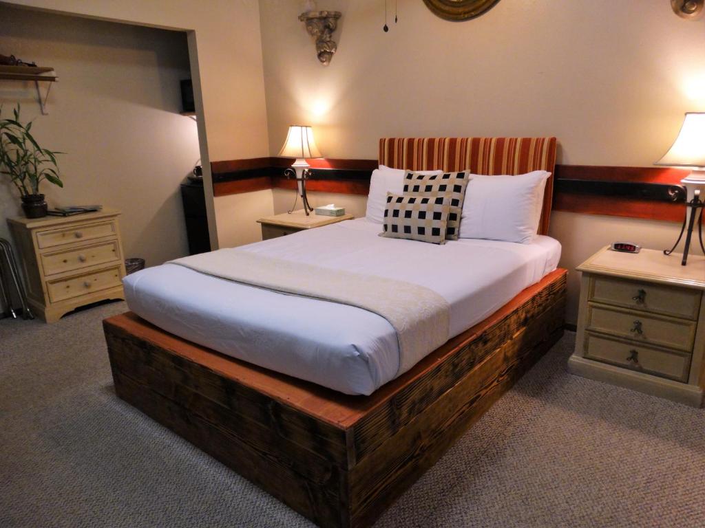 Postel nebo postele na pokoji v ubytování Lokahi Lodge