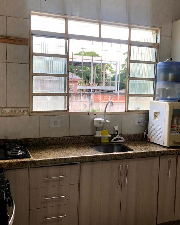 Kuchyň nebo kuchyňský kout v ubytování Quarto Privado em residência no Coração de Foz - casa e banheiro compartilhado