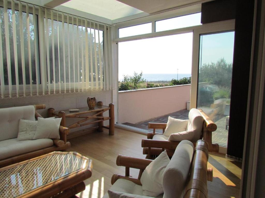 Część wypoczynkowa w obiekcie Apartment in Zambratija with sea view, terrace, air conditioning, WiFi (4961-1)