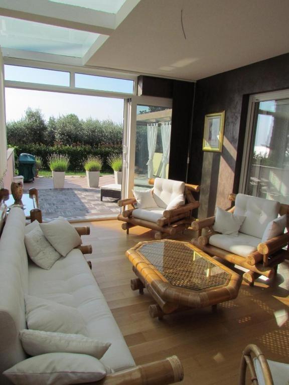 Część wypoczynkowa w obiekcie Apartment in Zambratija with sea view, terrace, air conditioning, WiFi (4961-1)