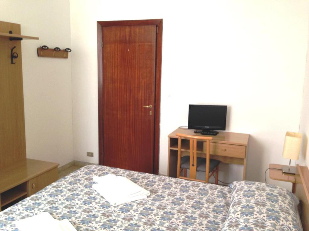 TV a/nebo společenská místnost v ubytování Albergo La Neigra
