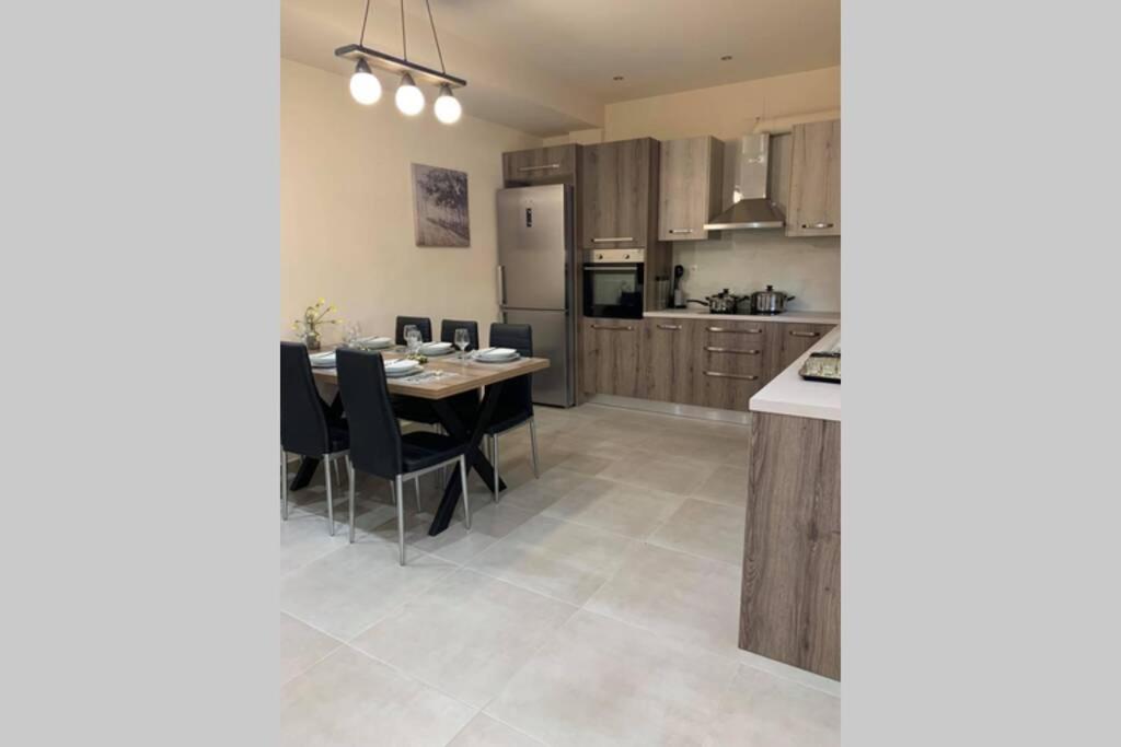 Helen`s Luxury Apartment - 11