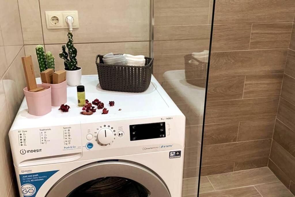 Helen`s Luxury Apartment - 12