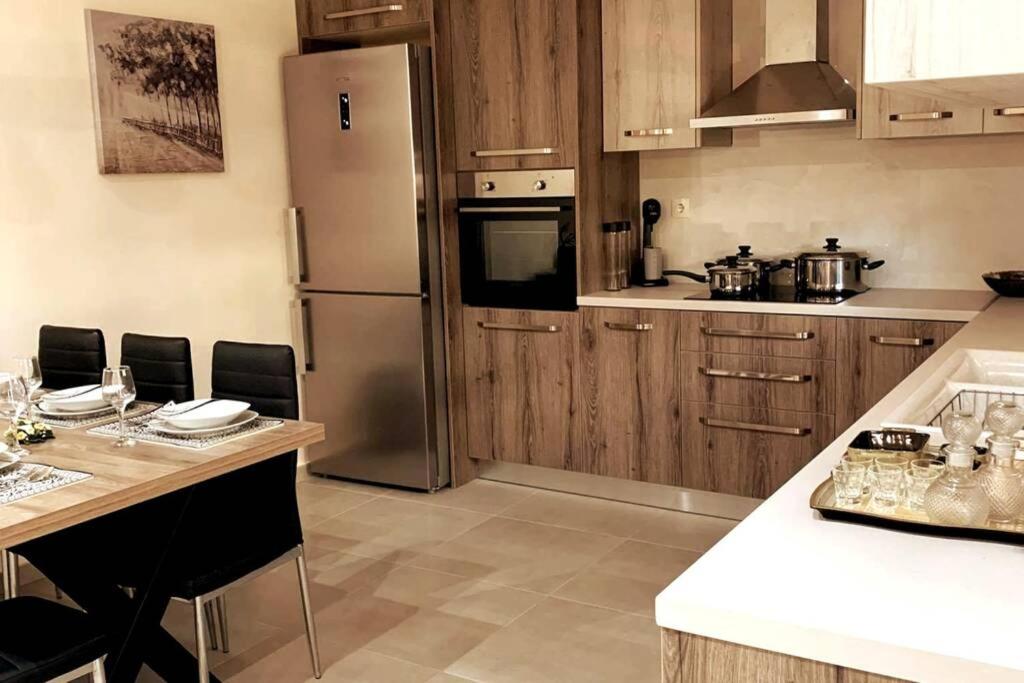 Helen`s Luxury Apartment - 15