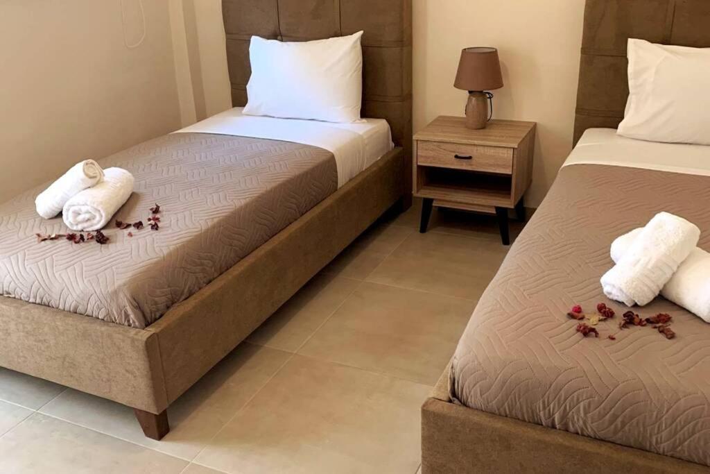 Helen`s Luxury Apartment - 16