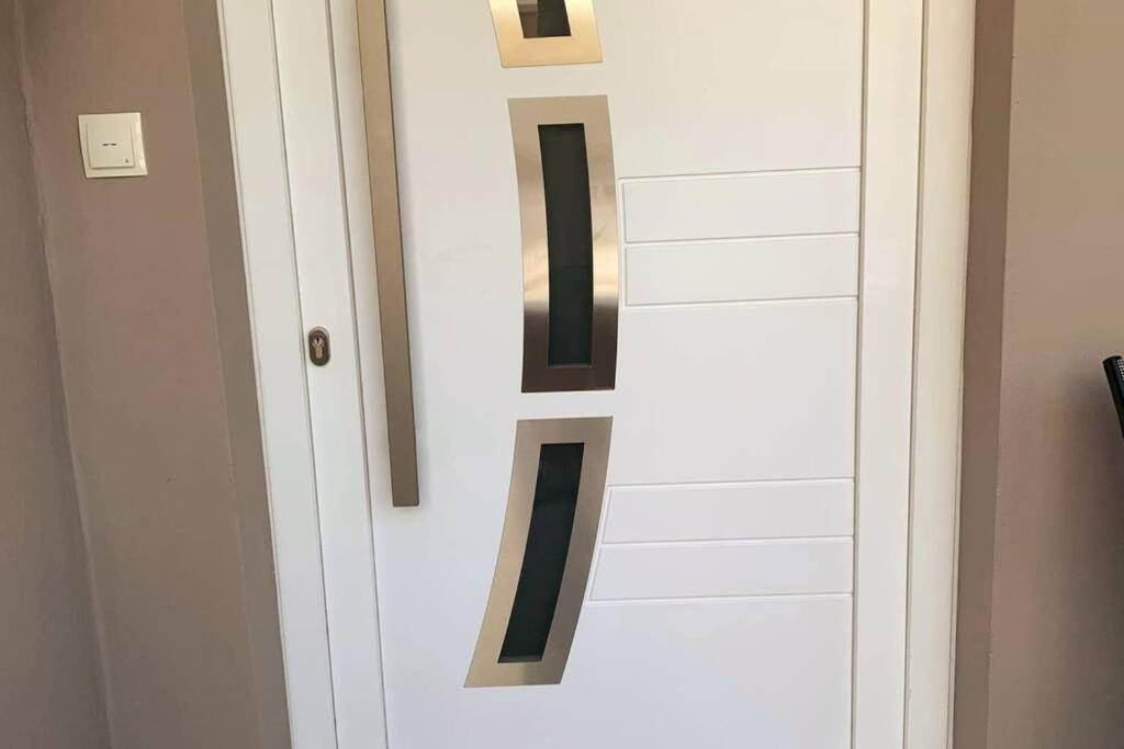 Helen`s Luxury Apartment - 17