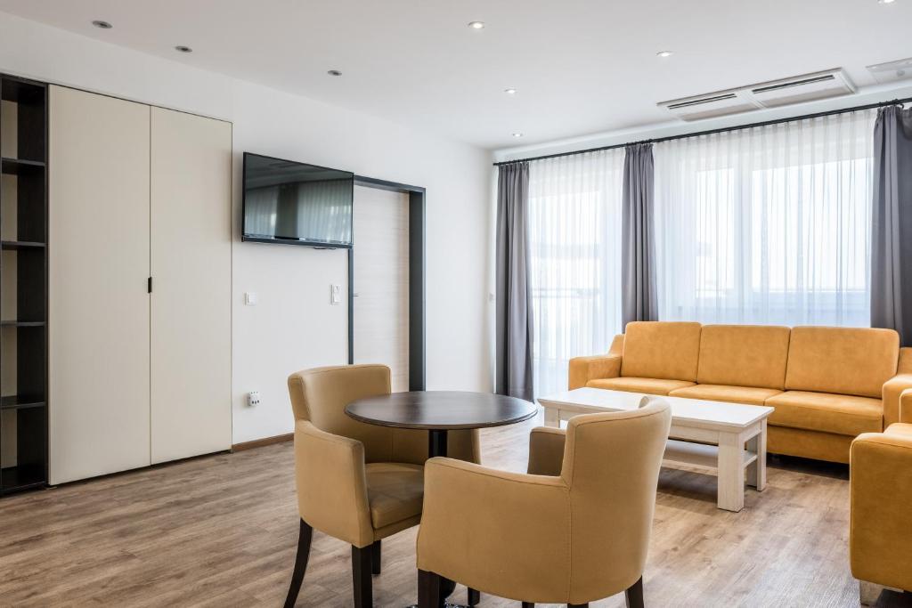 RheinCity Hotel & Boardinghouse - Suite With Terrace