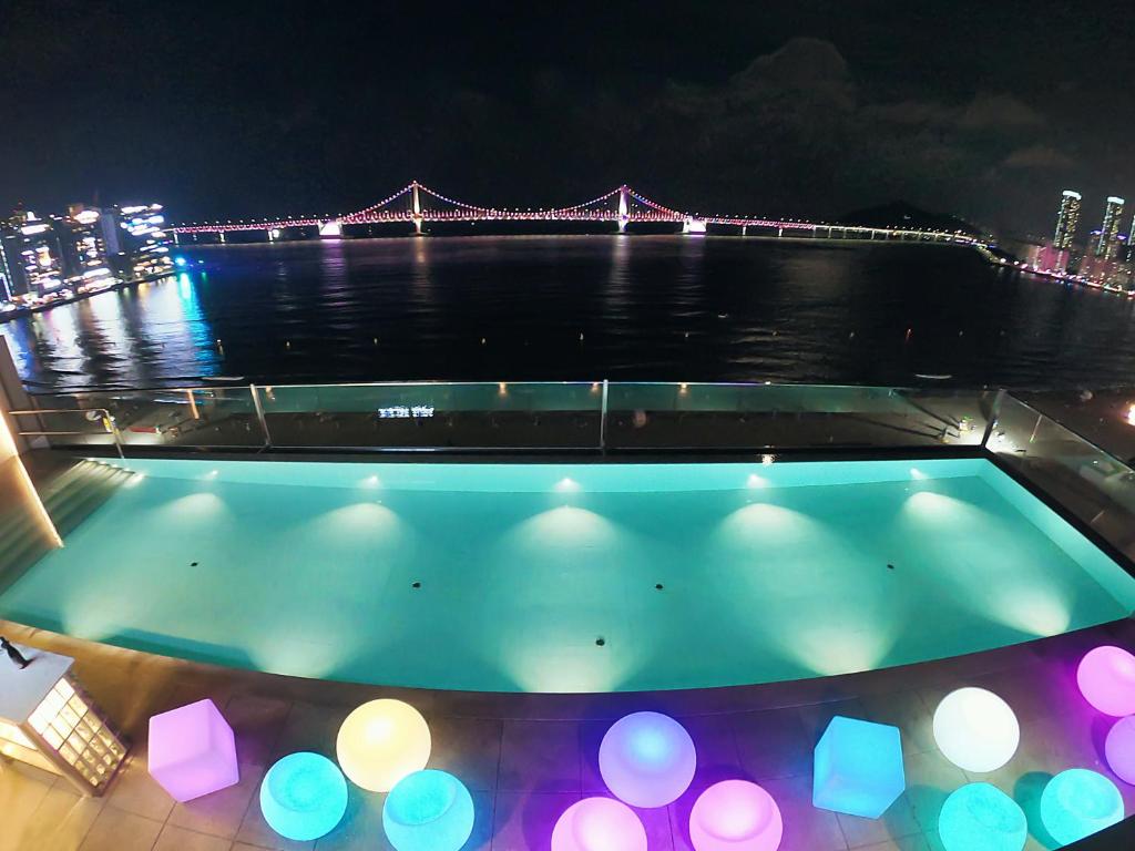 Bazén v ubytování Hotel Aqua Palace nebo v jeho okolí