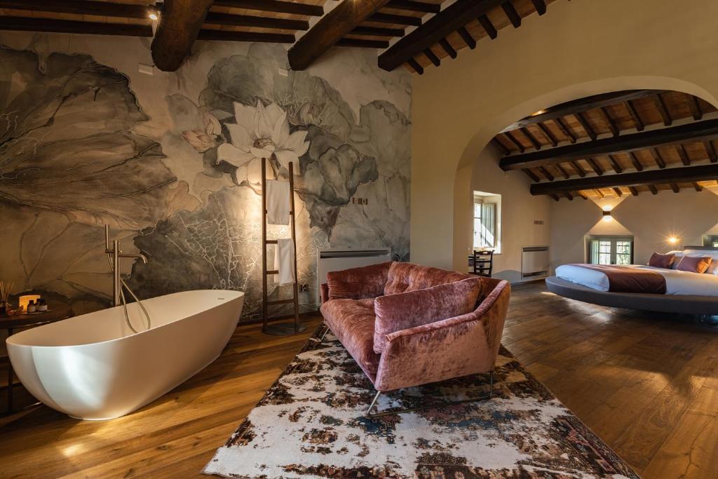 a bathroom with a bath tub and a bedroom at Sce Quiríc in San Quirico dʼOrcia