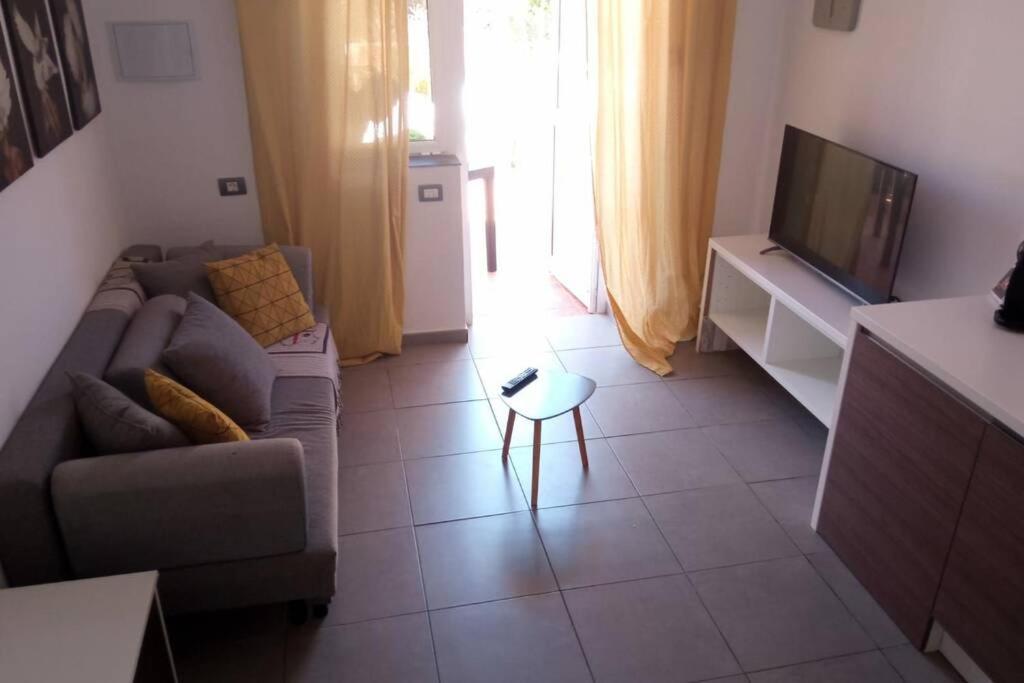 Telewizja i/lub zestaw kina domowego w obiekcie GLAMOUR MASPALOMAS - near MELONERAS
