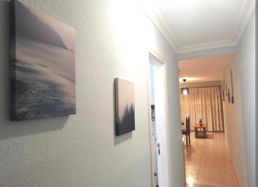 Televízia a/alebo spoločenská miestnosť v ubytovaní Cozy apartment + parking Playa San Juan