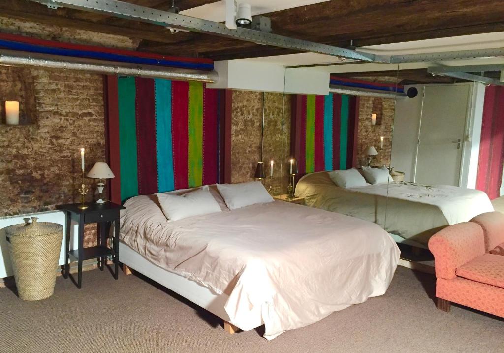 Top-notch apartment along canal in historic centre