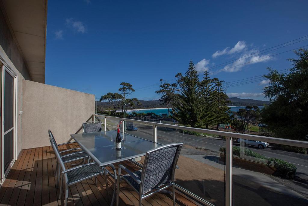 A balcony or terrace at Seaview Apartment