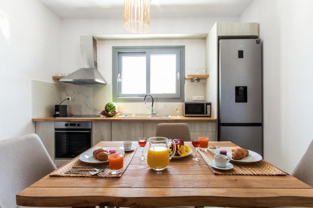 Kuchyňa alebo kuchynka v ubytovaní Aeron Villas and Suites Naxos