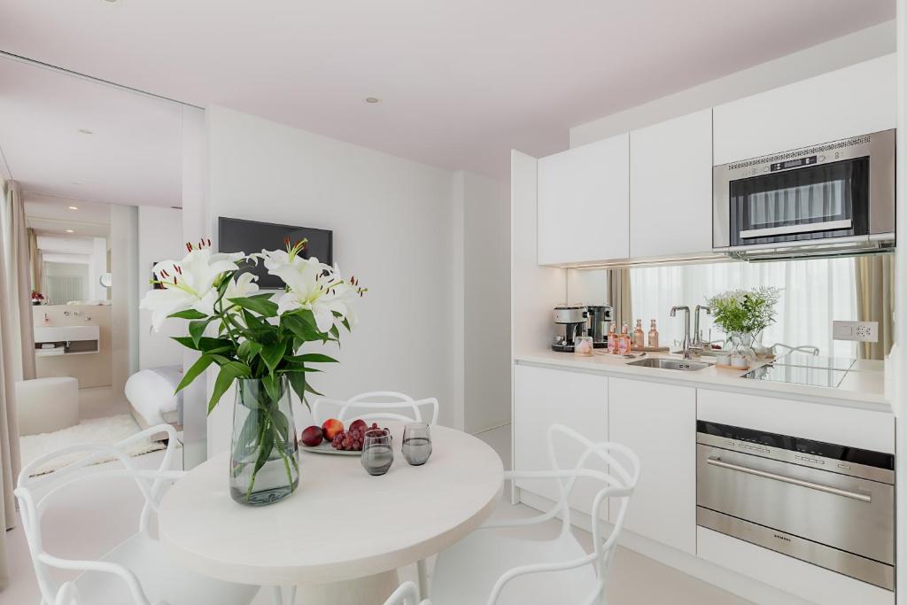 Kuchyň nebo kuchyňský kout v ubytování VISIONAPARTMENTS Basel - contactless check-in