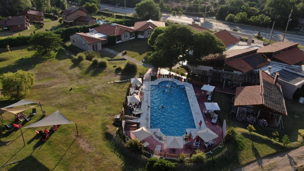 Bazén v ubytování Cabañas Loma Azul nebo v jeho okolí