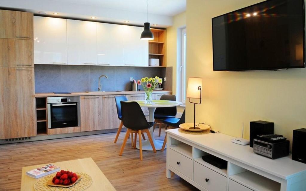 Apartamenty BalticON Polanki - Sauna, Fitness inclusive - Basen latem, Pool im Sommer - 2