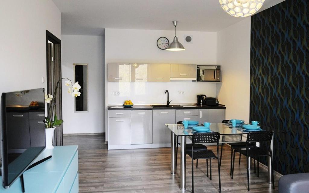 Apartamenty BalticON Polanki - Sauna, Fitness inclusive - Basen latem, Pool im Sommer - 9