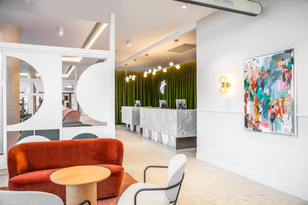 Khu vực ghế ngồi tại Holiday Inn Werribee by IHG