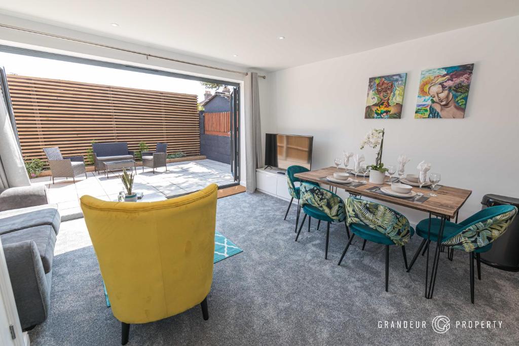 a living room with a dining room table and chairs at Beautifully Modern 3 bed House, Parking, Poole - Copenhaven in Poole