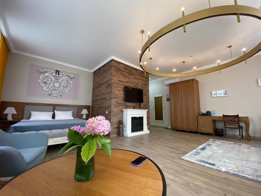 RATUSHA craft rooms - Suite Met Balkon