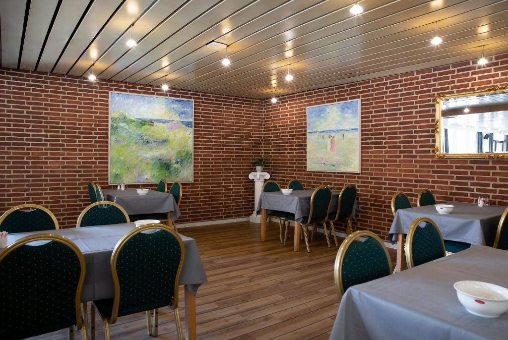 Restaurace v ubytování Hotel Lynggaarden