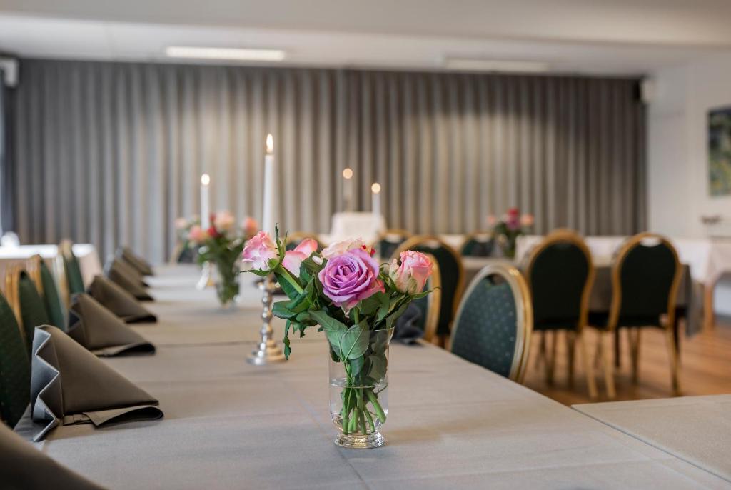 Restaurace v ubytování Hotel Lynggaarden