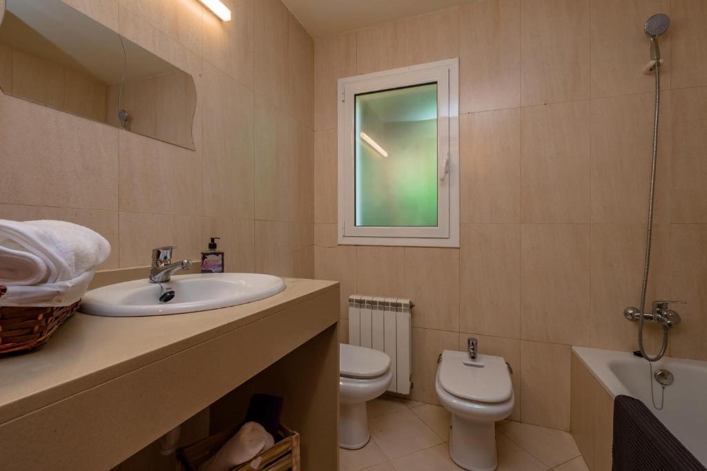 Kúpeľňa v ubytovaní RB-5 RESIDENCIAL BEGUR 6 PaX