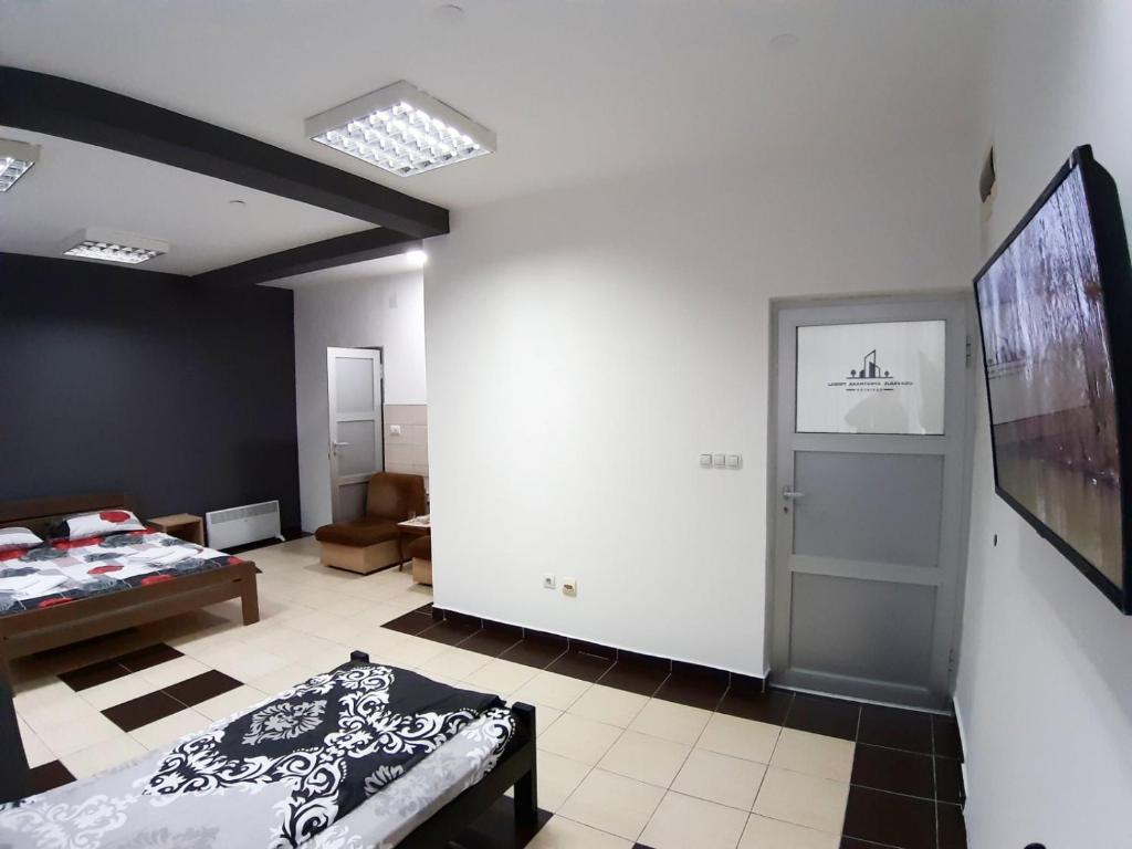 S Apartmani Priboj - Quarto Quadruplas Com Banheiro