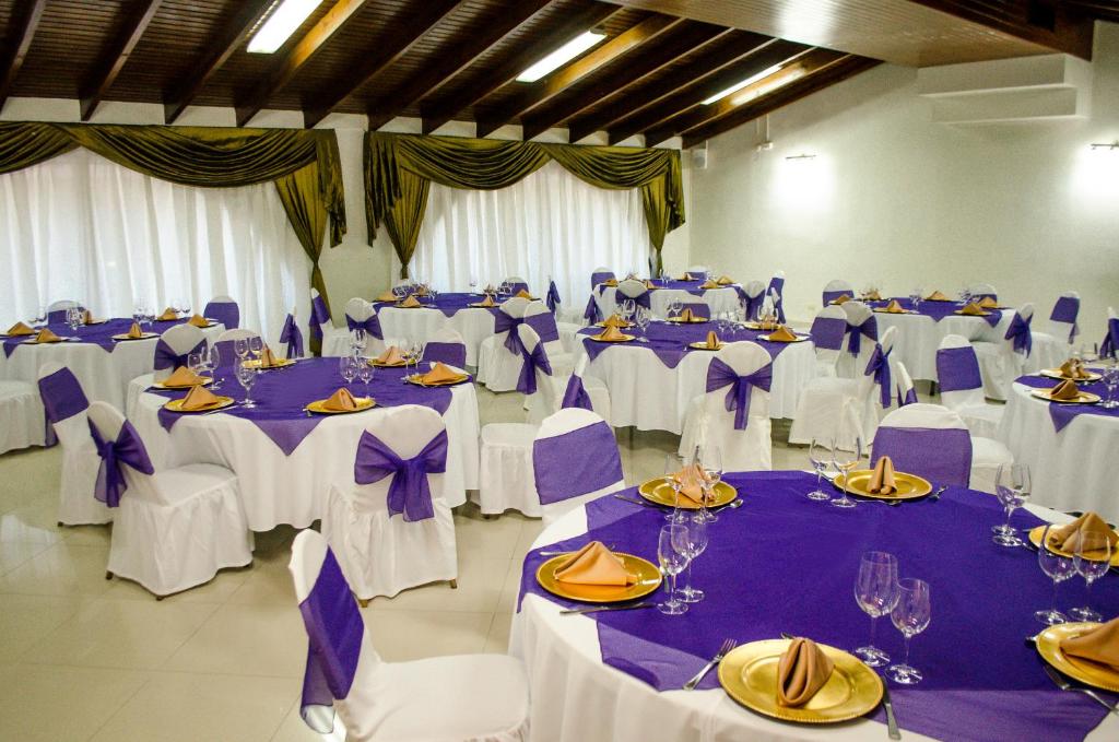Restoran või mõni muu söögikoht majutusasutuses Hotel Alameda