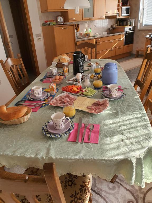 Toit külalistemaja aladel või selle läheduses