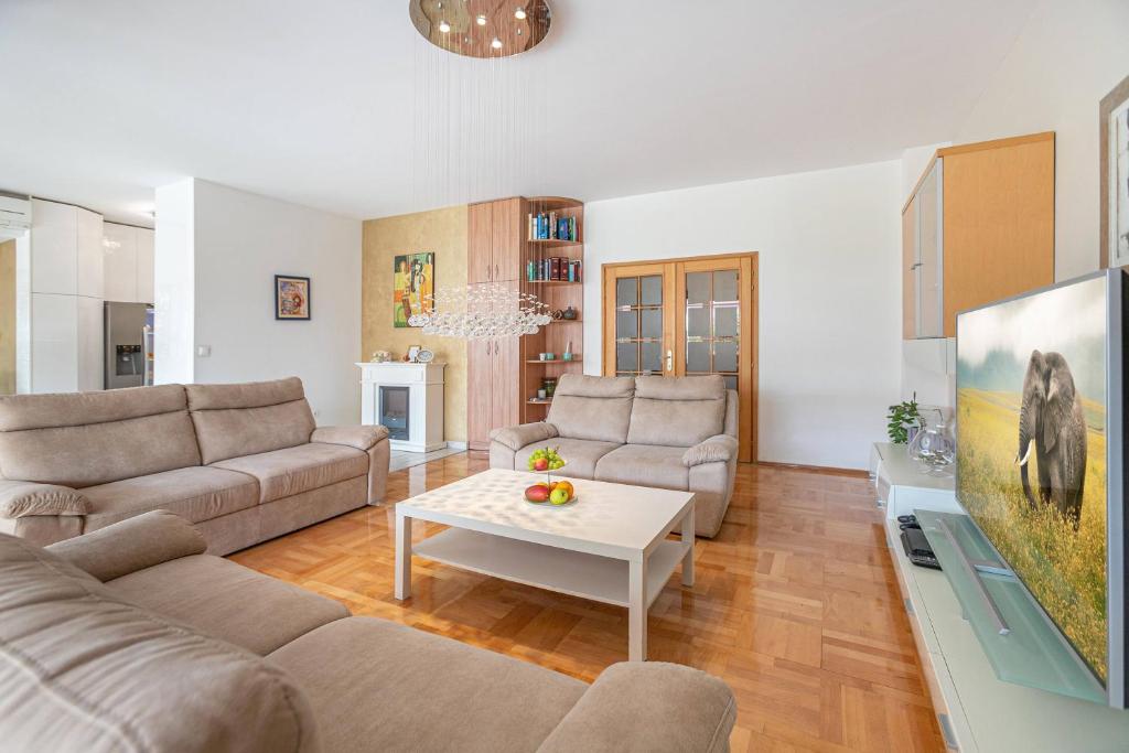 Posedenie v ubytovaní Apartment Relax whit big terrace 170m2 Near the best Beach in City