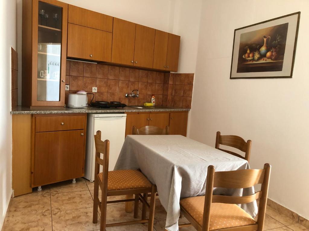 Kuchyň nebo kuchyňský kout v ubytování Anthoulis Studios