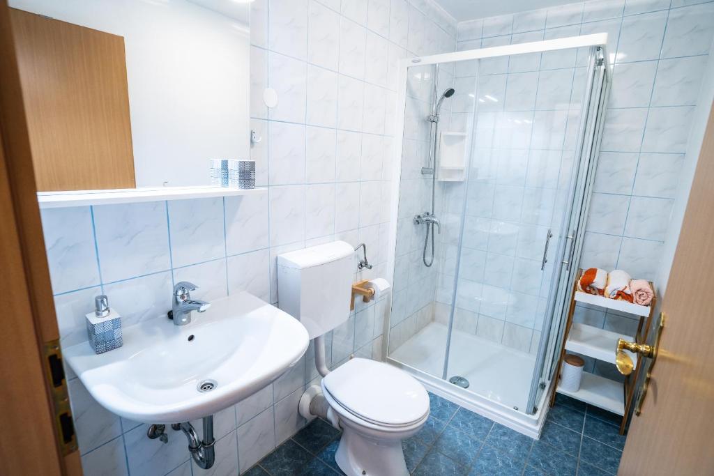 Koupelna v ubytování Apartmaji Alpski cvet - Hiša Gorenc