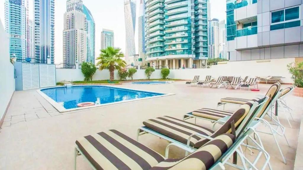 Bazen u ili blizu objekta Luxury Casa - Diamond Apartments in Dubai Marina