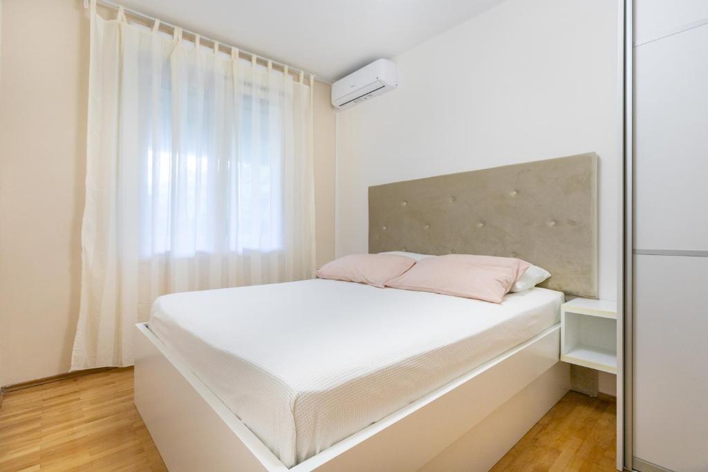 Posteľ alebo postele v izbe v ubytovaní Apartment Relax whit big terrace 170m2 Near the best Beach in City