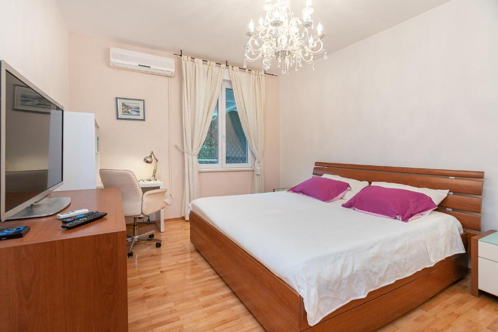 Posteľ alebo postele v izbe v ubytovaní Apartment Relax whit big terrace 170m2 Near the best Beach in City