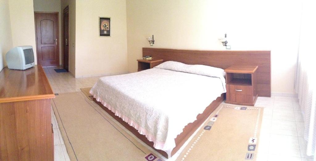 Postel nebo postele na pokoji v ubytování Akropoli Hotel