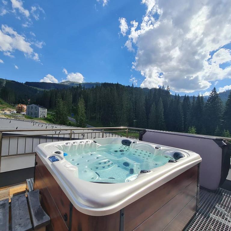 Nespecifikovaný výhled na hory nebo výhled na hory při pohledu z aparthotelu