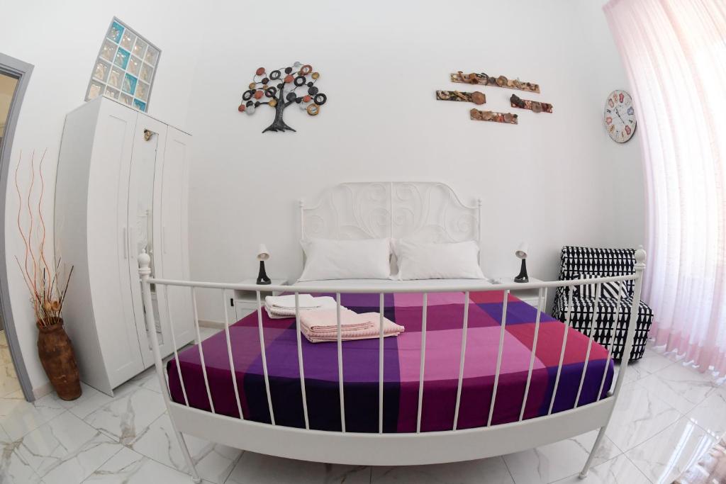 Postel nebo postele na pokoji v ubytování "DueEmme Lodge" , a pochi passi dal porto